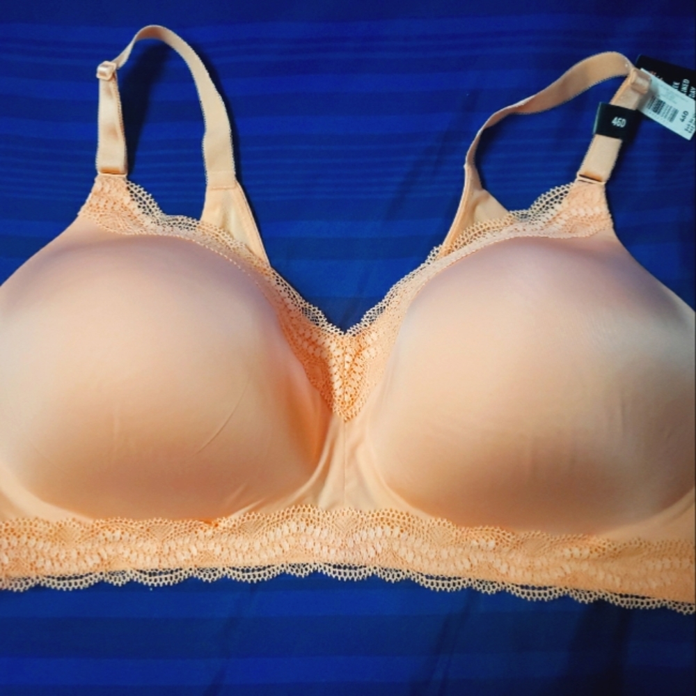 Torrid 360 Degree Smothing Lightly Lined Bra